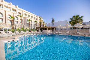 a large swimming pool in front of a hotel at Royal Asarlik Beach Hotel in Gümbet