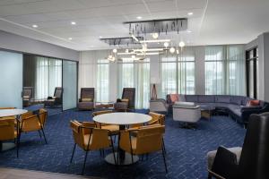 a lobby with tables and chairs and a couch at Courtyard by Marriott Lake City in Lake City +25 photos