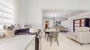 a kitchen with a stove and a living room at Luce del sole in Oranjestad