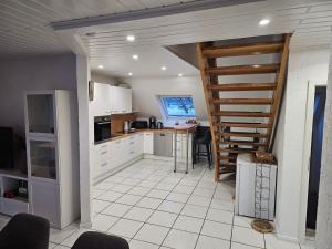 a kitchen with a staircase in the middle of a room at Natur pur in Neuhorst