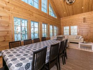a dining room with a table and chairs in a cabin at Holiday Home Telkkä by Interhome in Vähäsalmi