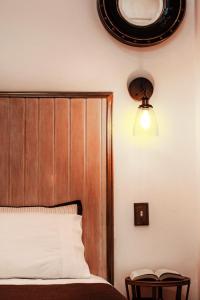 Cama ou camas em um quarto em La Isabela Suites