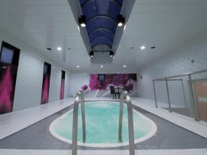 a large swimming pool in a room with a ceiling at HOTEL SWEET SEASON-L in Ginan +13 photos
