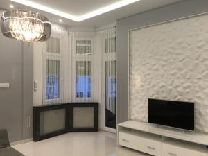A television and/or entertainment centre at Synagogue Gozsdu Private Apartments