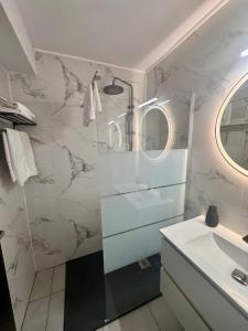 a bathroom with a sink and a mirror at Hotel ZEN-Aeroport in Craiova