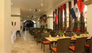 Restaurant o un lloc per menjar a Departamento 522 con playa dentro de Hotel en Ixtapa