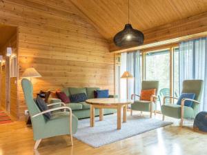 a living room with a table and chairs at Holiday Home Sinikuono by Interhome in Ylläsjärvi