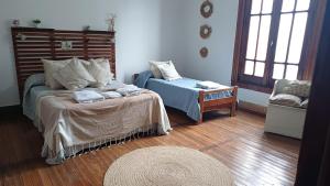 a bedroom with a bed and a table and a chair at Lo de Ignacio Parada obligatoria in Gualeguaychú