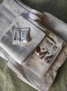 a white towel with tooth paste and toothpaste on it at Cabañas del Rio in Gualeguaychú