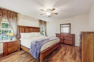 a bedroom with a bed and a ceiling fan at Stargazing Daydreamer in Arlington
