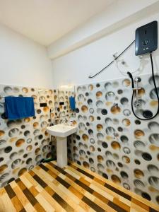 a bathroom with a sink and a shower at Ella 78 Resort in Ella