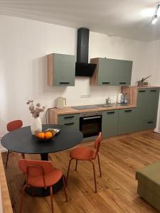 a kitchen with a table and chairs in a room at Moderne Apartments in Wicker in Flörsheim am Main
