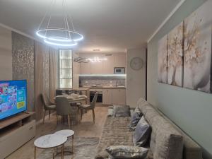 a living room with a couch and a dining room at Major Apartment in Dziwnów