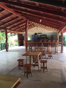 a group of tables and benches under a pavilion at Cabañas Luz de Luna in Llano Grande