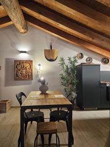 a dining room with a wooden table and chairs at Rural Cachettes in La Salle
