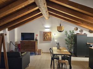 a living room with a table and a couch at Rural Cachettes in La Salle