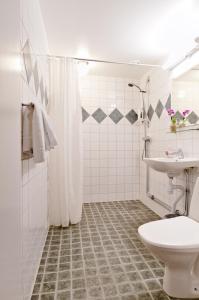 Ett badrum på Hotell City