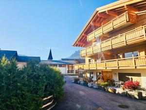 a large building with a balcony on the side of it at Brand-New Eiger View 3BR Apartment - Premium Location - Free Parking - Terrace in Grindelwald