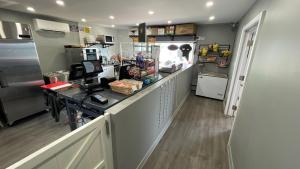 a kitchen with a counter and a counter top at Haileybury Beach Motel in Haileybury