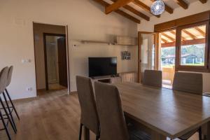 a dining room with a wooden table and chairs at YourHouse Casa Canastro in Allariz