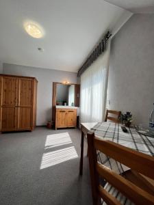 a room with a dining table and a kitchen at Aparts4ring 5 Nürburg in Nürburg