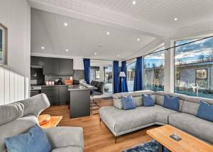 a living room with a couch and a kitchen at Finest Retreats - Silverwood Deluxe Chalet in Errol