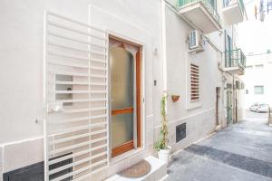 a white building with a window on a street at CasAmica by BarbarHouse in Vieste