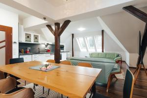 a living room with a table and a couch at Apartmá Oberleithnerův palac in Šumperk