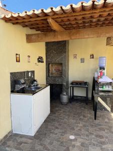 a kitchen with a counter and a sink in a room at Espaço Recanto Del Mar in Paracuru