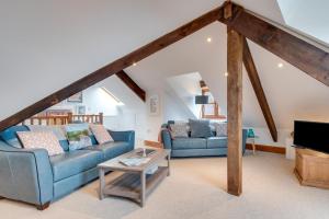 a living room with two blue couches and a table at 2 Bed in Lynton oc-lyncha in Lynmouth