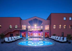 a building with a fountain in front of a building at Le Marrakech Boutique Hotel in Kleinblittersdorf