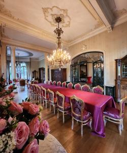 a large dining room with a long table and chairs at Kasteel Rosmeulen in Mall