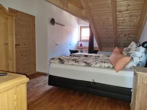 a bedroom with a bed and a wooden floor at Chalet Hoamad im Bayerischen Wald in Eschlkam