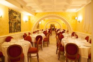Een restaurant of ander eetgelegenheid bij Hotel Don Carlo