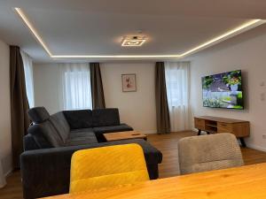 a living room with a couch and a table at Groß Höpper in Albertshofen