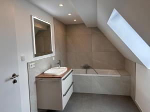 a bathroom with a sink and a bath tub at Groß Höpper in Albertshofen