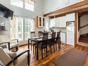 a kitchen and dining room with a table and chairs at Holiday Home Golfväylä 3b - golf-osakkeen käyttöoikeus by Interhome in Levi