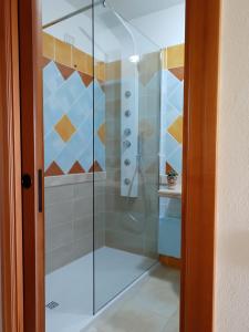 a shower with a glass door in a bathroom at La pecorella in vacanza IUN R3384 in Pula