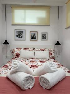 a bedroom with a bed with white towels on it at Paradis Costa in La Pineda