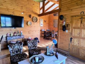 a living room with a table and chairs in a cabin at Casa Bella Vista Futrono in Futrono