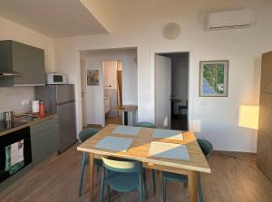a kitchen and dining room with a table and chairs at Finestre sul mare in Framura