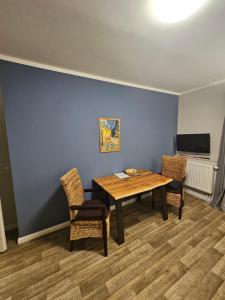 a dining room with a wooden table and chairs at 08 Heuwiese - Hof Wiesengrund in Parchtitz