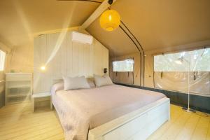 a bedroom with a bed in a tiny house at Glamping Il Poderino in Cecina