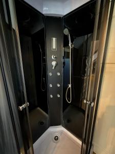 a bathroom with a shower and a shower at Fuchsiahoeve in Blaricum +12 photos