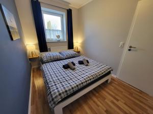 a bedroom with a bed with two pillows on it at 11 Haselnuss - Hof Wiesengrund in Parchtitz +26 photos