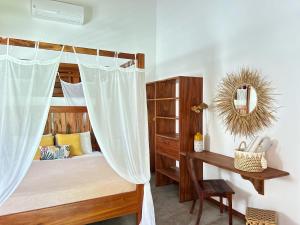 a bedroom with a bunk bed with a mirror at La belle de jour in Fortim