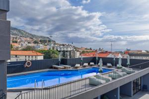 Piscina a The Editory Garden Carmo Funchal o a prop