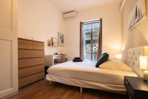 a bedroom with a large bed and a window at Chambre 2 La Calada in Nice