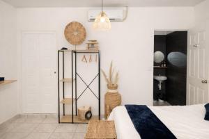 a bedroom with a bed and a room with a mirror at Habitación Agua - Villa Valle Campo in Nahuizalco