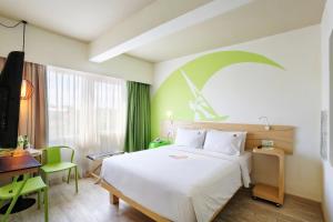 Letto o letti in una camera di MaxOneHotels at Bukit Jimbaran